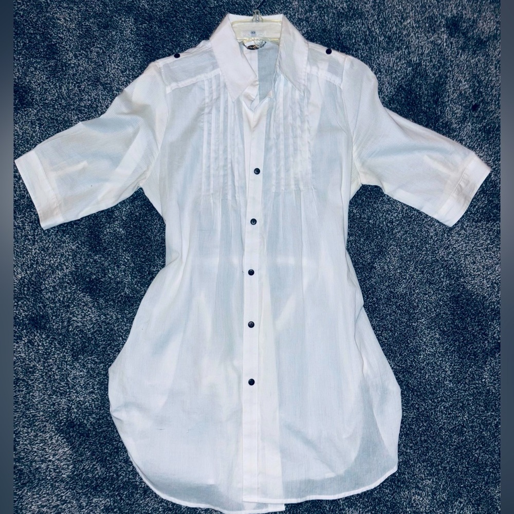 Ali & Kris White Pleated Button-Down Shirt